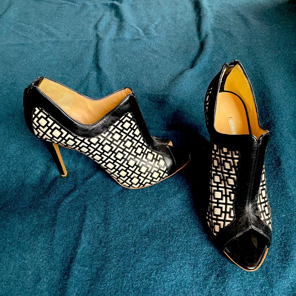 Fabulous black and white heels